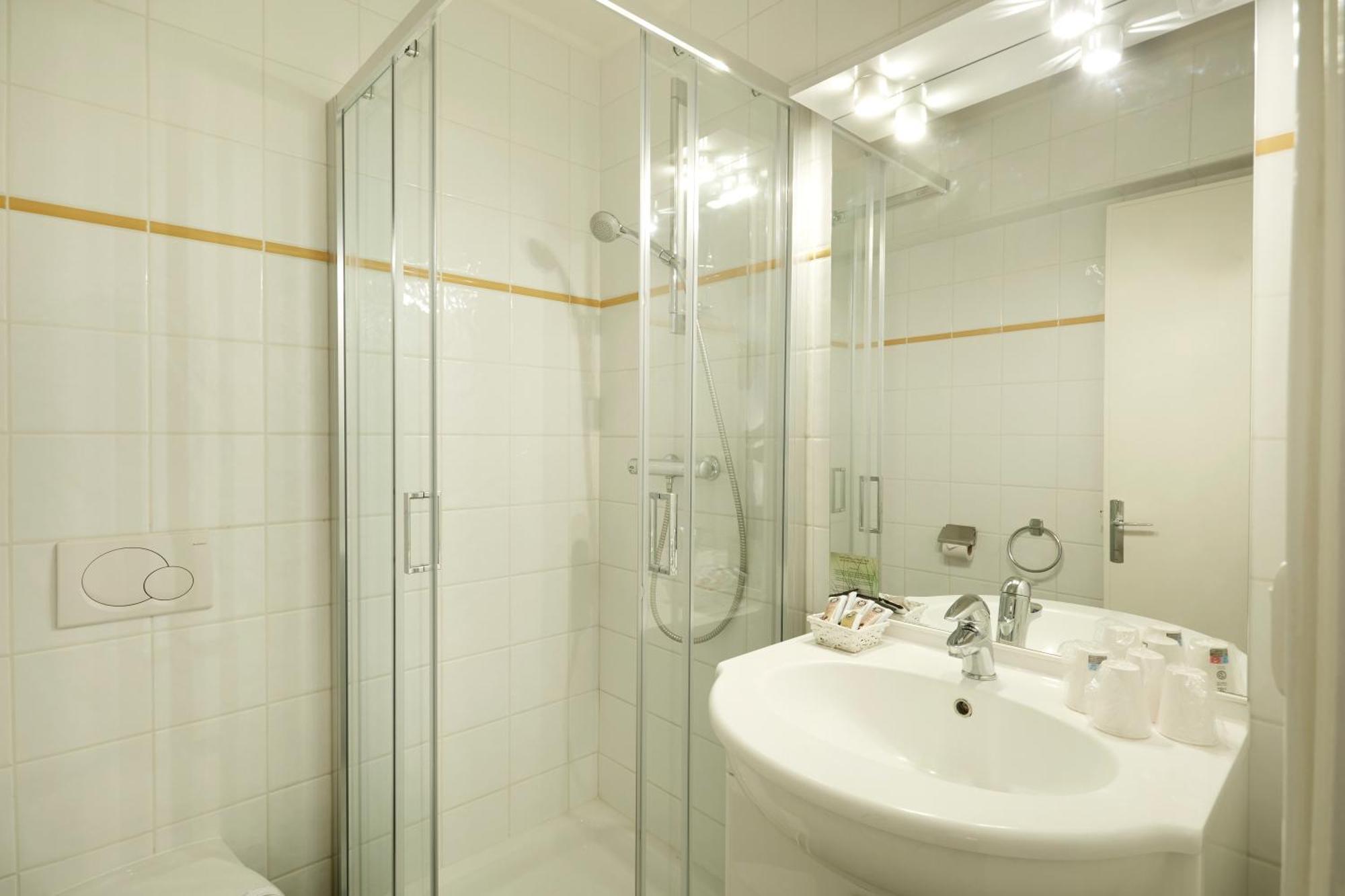 Hotel Eliova L'Eau Vive شاتيل المظهر الخارجي الصورة